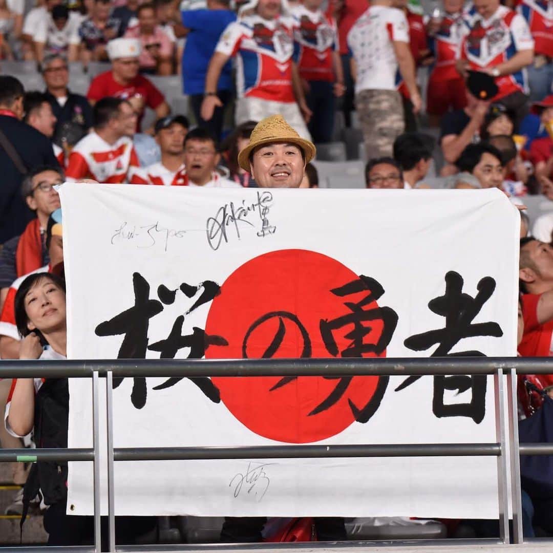 The Japan Timesさんのインスタグラム写真 - (The Japan TimesInstagram)「The 2019 Rugby World Cup kicked off in spectacular style on Friday night with an opening ceremony that paid homage to traditional Japanese culture. The ceremony at Tokyo Stadium marked the start of the first-ever Rugby World Cup to be held in Asia, and involved hundreds of performers representing aspects of Japanese culture from ancient folklore to kabuki. Crown Prince Akishino joined World Rugby Chairman Bill Beaumont in giving opening speeches before the game kicked off, with Japan eventually beating Russia 30-10. 📸: Dan Orlowitz @dokool . . . . . . #Japan #Tokyo #sports #rugby #RWC2019 #JPNvRUS #JTatRWC #rugbyworldcup #🏉」9月21日 15時46分 - thejapantimes