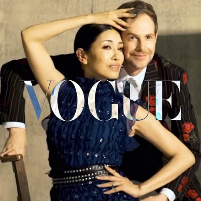 のインスタグラム：「#Repost @lesliekeesuper VOGUE 台湾📕の撮影ビデオです✨ 仲良し撮影風景📸、ご覧ください☺️ Vogue Taiwan August 2019 issue special 「World Lovers」  Photographed by LESLIE KEE Styling by @ryokkissie  Hair by @ryojiimaizumi  Makeup by @yukimake  Retouching by Fight Club  @theodoremillertokyo  Special thanks @image_models @barkinstyleinc Produced by TV @hatsumimigaku」
