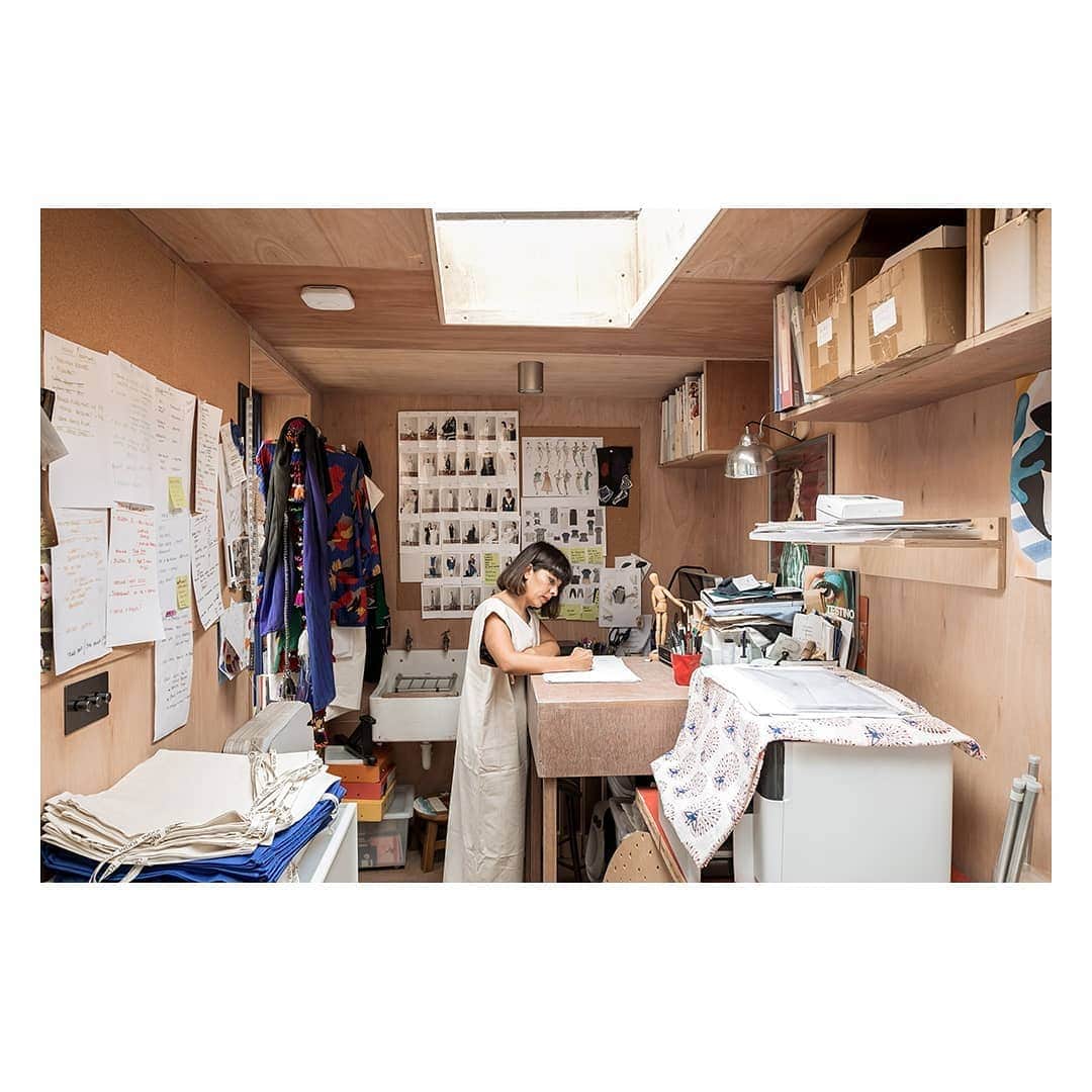 The Modern Houseさんのインスタグラム写真 - (The Modern HouseInstagram)「Architect Sean Ronnie Hill and fashion designer Mallika Chaudhuri invite us into their Harlesden house and talk to us on the highs and lows of renovating a family home. Follow the link in our bio to read the full feature.」9月21日 16時03分 - themodernhouse