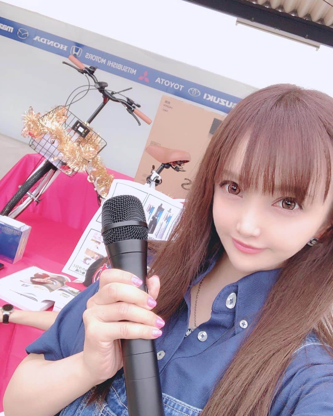 のインスタグラム：「ラジオでお世話になってる100%新車館さんの#大感謝祭 に来てます♫ MC中🐰ビンゴ大会盛り上がってるよん✨ あいりんスイッチほしいww  #グラドル自画撮り部#sexy#cute#ビンゴ#ビンゴ大会#mc#100パーセント新車館#感謝祭#イベント#お手伝い#寝不足#眠い#つくば#茨城#japanesegirl#instadaily#instalike#igers #selfie#instagood#pleaselike#followme」