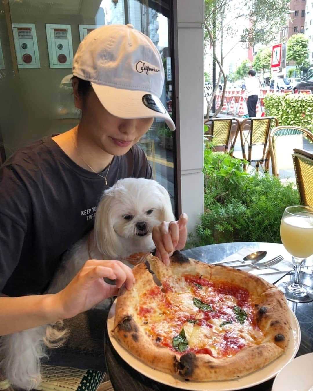 橘知衣代さんのインスタグラム写真 - (橘知衣代Instagram)「休日ランチ🍕🐶 ピザはマルゲリータがすき💕」9月21日 16時45分 - chieyotachibana