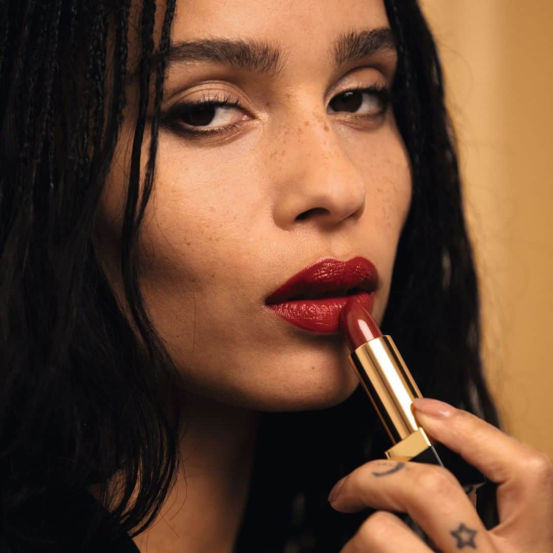 Yves Saint Laurent Beautyさんのインスタグラム写真 - (Yves Saint Laurent BeautyInstagram)「Edgy meets cool for the hottest collaboration ever.  Her story, your shades. ROUGE PUR COUTURE YSL x ZOË KRAVITZ  in LALE’S RED N° 126  #yslbeauty #YSLBeautyxZoeCollection」9月21日 17時00分 - yslbeauty