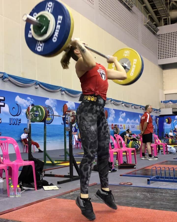 マッティ・ロジャーズのインスタグラム：「The start of snappier things!! Getting some spunk and some snap back in my life with some powers and light squats today. One more day of deload then it’s go time!!!! @2poodperformance @usa_weightlifting」