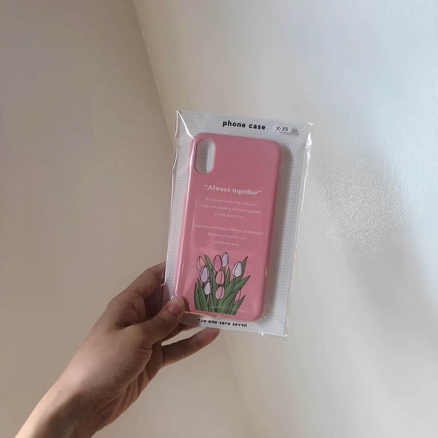 ハルハルさんのインスタグラム写真 - (ハルハルInstagram)「【韓国Girlに大人気】注目雑貨が大集合🌷3日間限定POP UPで買えちゃう！﻿ ﻿ あんにょん🍑ハルハルのゆうきです。﻿ 今日は @shop1107_japan の﻿ POP UPに遊びに行ってきましたღ﻿ ﻿ 韓国で大人気の雑貨アイテムが﻿ 大集合してました〜！！﻿ (本当に全部、可愛かった)﻿ ﻿ ﻿ 中でもハルハルが注目したのは﻿ ひとつひとつ"ハンドメイド"で作られている﻿ @ossl__ とのコラボポーチ〻﻿ ﻿ 温かみのある素材とデザインが◎﻿ ポーチとして持つのはもちろん、バックに使っても可愛い。ハルハル編集部のおすすめitemです！﻿ ▶︎Ossl ハンドメイドチューリップポーチ﻿ ﻿ Osslはハルハルがずーっと気になっている韓国雑貨ブランド。他にも可愛いitemがたくさんあるので、ぜひcheckしてみてね🌿﻿ ﻿ ﻿ ■1107 POP-UP 開催期間﻿ 《3DAYS》9/21(Sat)~9/23(Mon)﻿ ﻿ ■開催場所﻿ 　東京都渋谷区神宮前5-25-2 3F﻿ ﻿ ■詳細情報﻿ 1107公式InstagramアカウントをCheck!♡﻿ @shop1107_japan﻿ ﻿ ﻿ 🌷1107のPOP UPは嬉しいノベルティ付き🌷﻿ ¥1,000ごとのお買い上げで﻿ チューリップが1本貰えちゃう🥺♡﻿ ﻿ ﻿ 整理券の配布は10:00〜﻿ ぜひこの3連休に遊びに行ってみてね＊﻿ ﻿ ﻿ ﻿ #ハルスタ や#ハルハルをタグ付けしていただくと、﻿ ハルハルの記事やInstagramに投稿させていただく場合がございます💕﻿ ﻿ #하루스타 #하루하루 를 태그 하시면﻿ 하루하루의 기사와 인스타그램에서 사용할 가능성이 있습니다💕﻿ ﻿ ﻿ ﻿ #ハルハル#ハルスタ#하루스타#하루하루#韓国雑貨#韓国雑貨屋#韓国文房具#文房具#雑貨#イルイルゴンチル#일일공칠」9月21日 17時03分 - haruharu_furyu