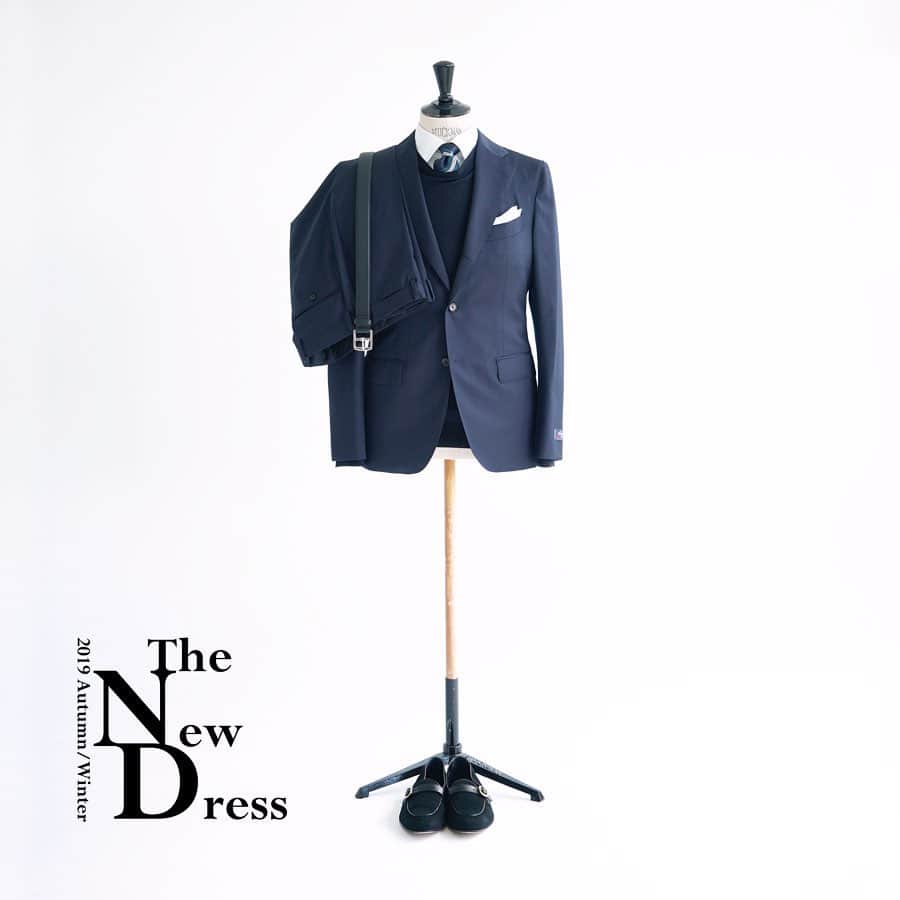 のインスタグラム：「【The NEW DRESS - 2019 Autumn/Winter - 】﻿ “REDA®︎ WARM SENSE”﻿ ﻿ スーツの新たな解釈を提案する『The NEW DRESS』は、制服的な用途で使われるスーツを幅広く日常に溶け込むように、素材、シルエット、スタイリングで提案する新たなカテゴリーです。﻿ ﻿ イタリアのテキスタイルメーカー「REDA」社製の蓄熱機能素材【WARMSENSE】を使用した、洗練された大人の雰囲気を演出するEDIFICEオリジナルスーツを使用したタイドアップBIZスタイル。﻿ ﻿ 暖かな着心地により秋冬を中心に活躍してくれます。﻿ シルエットはEDIFICEらしく細身で、軽く柔らかな仕立てとなっています。﻿ ﻿ ﻿ ﻿ Suit : 【EDIFICE】¥72,000+tax﻿ Shirt : 【EDIFICE】¥12,000+tax﻿ Knit : 【EDIFICE】¥12,000+tax Tie : 【EDIFICE】¥9,000+tax﻿ Shoes : 【FERRANTE EX】¥39,000+tax﻿ ﻿ ﻿ ﻿ ﻿ ﻿ ﻿ ﻿ ﻿ #edifice #edificeoriginal #edificeoriginalsuit #menssuit #suitstyle #setup #menssetup #setupstyle #mensfashion #menswear #mensstyle #reda #redawarmsense #warmbiz #bizstyle #bizsuit #bizsetup #メンズスーツ #スーツ #スーツファッション #エディフィス #エディフィスオリジナル #エディフィススーツ #ウォームビズ #ビズコーデ」