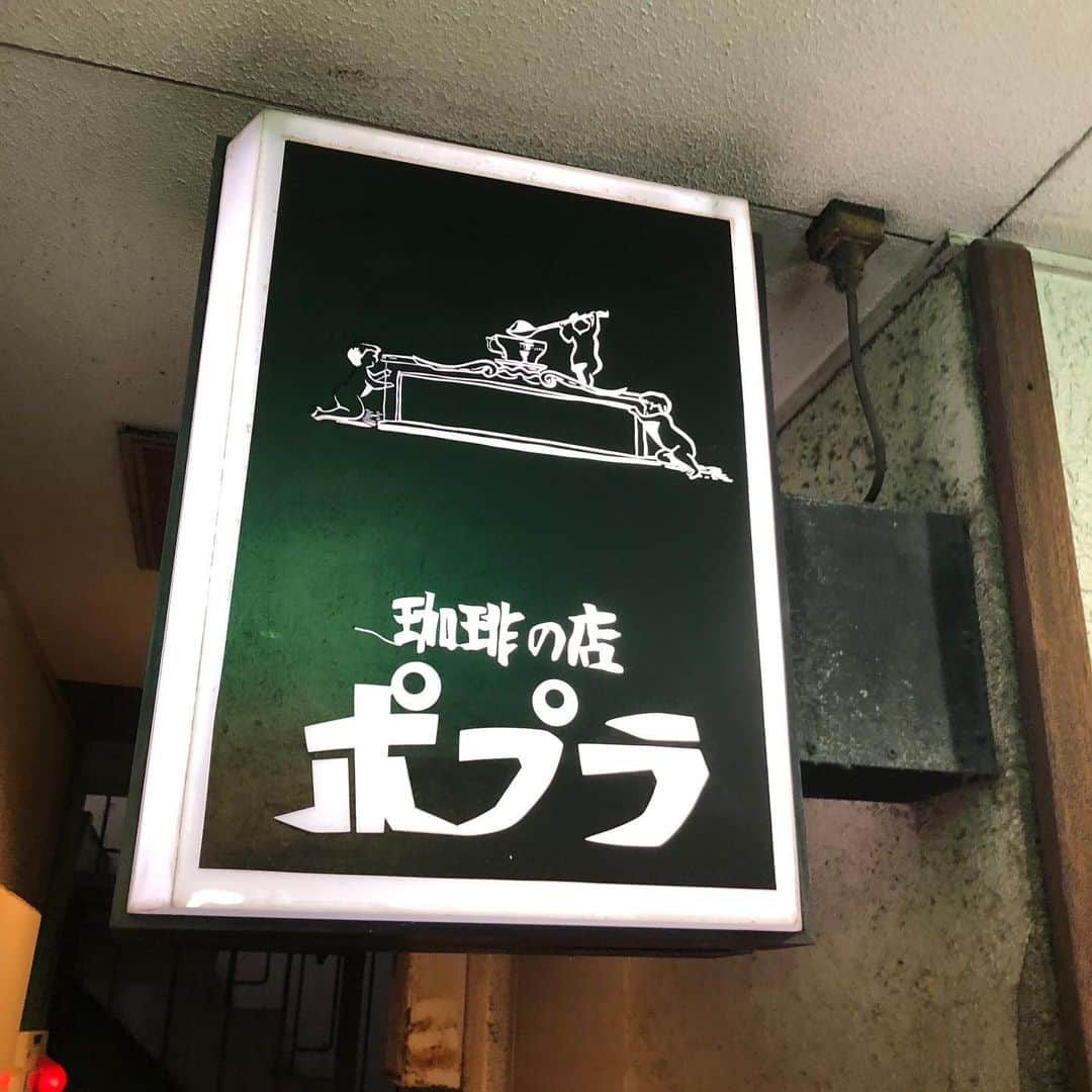 甲斐みのりさんのインスタグラム写真 - (甲斐みのりInstagram)「三保原屋LOFTからすぐ近くの喫茶店「ポプラ」で、フルーツサンドイッチ。何度も通いながら、材料切れだったり、軽食はお休み期間中だったりでなかなか食べることができず、やっと出合えた。 メロン、かき、パイナップル……ほんのり甘いクリームとフルーツが、口の中でじゅわっとパンになじむ。  #喫茶喫茶喫茶 #静岡百景 #ポケットに静岡百景」9月21日 17時06分 - minori_loule