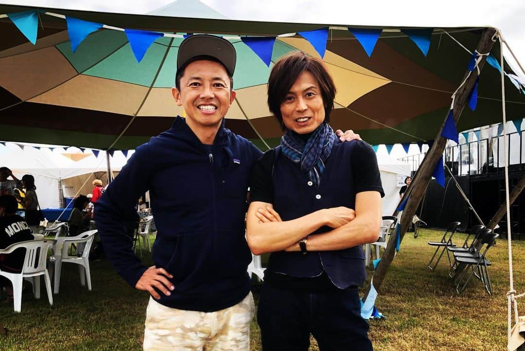 GAKU-MCさんのインスタグラム写真 - (GAKU-MCInstagram)「peace day19。ハッピーに終了致しました！本当に沢山のアミーゴ皆様、集まってくれてありがとうさーん！ 音楽が鳴って、緑があって海風が最高。久しぶりに海外に移住した友人とも会えた。これだからフェスはいいね！ #gakumc  #ガクエムシー  #peaceday #つんく」9月21日 17時10分 - gaku_mc