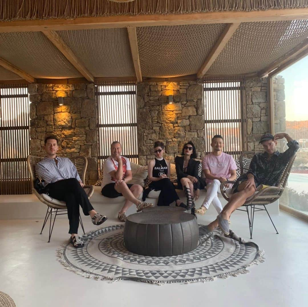 ミーシャ・ジャネットさんのインスタグラム写真 - (ミーシャ・ジャネットInstagram)「Vacation with the tokyo fam to #Mykonos was absolutely something 😁😁 from the ruins of Delos to Principote Beach and every night at Jackie O club, time went far too quickly. It was the first time in a very long time I had moments where there was nothing to do, no pressure to get something done, and feeling at peace with that (even temporarily). The villa at @myaktis was a dream, and the staff just elevated the experience. So much love to you all💕 can’t wait for next summer」9月21日 17時13分 - mishajanette