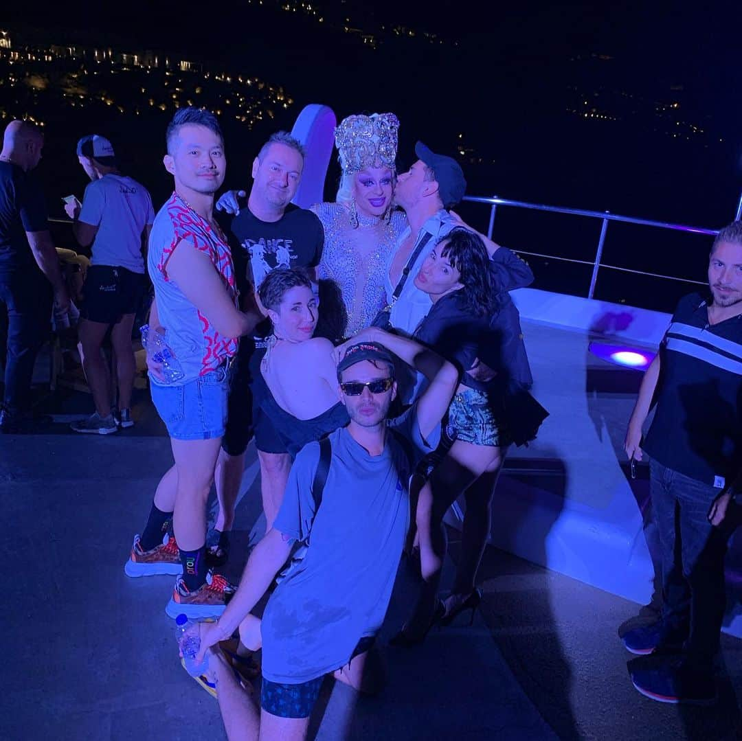 ミーシャ・ジャネットさんのインスタグラム写真 - (ミーシャ・ジャネットInstagram)「Vacation with the tokyo fam to #Mykonos was absolutely something 😁😁 from the ruins of Delos to Principote Beach and every night at Jackie O club, time went far too quickly. It was the first time in a very long time I had moments where there was nothing to do, no pressure to get something done, and feeling at peace with that (even temporarily). The villa at @myaktis was a dream, and the staff just elevated the experience. So much love to you all💕 can’t wait for next summer」9月21日 17時13分 - mishajanette