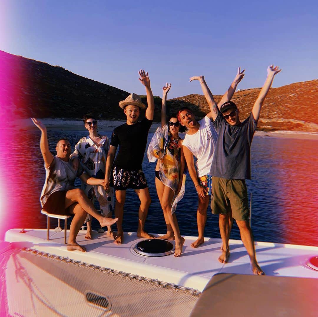 ミーシャ・ジャネットのインスタグラム：「Vacation with the tokyo fam to #Mykonos was absolutely something 😁😁 from the ruins of Delos to Principote Beach and every night at Jackie O club, time went far too quickly. It was the first time in a very long time I had moments where there was nothing to do, no pressure to get something done, and feeling at peace with that (even temporarily). The villa at @myaktis was a dream, and the staff just elevated the experience. So much love to you all💕 can’t wait for next summer」