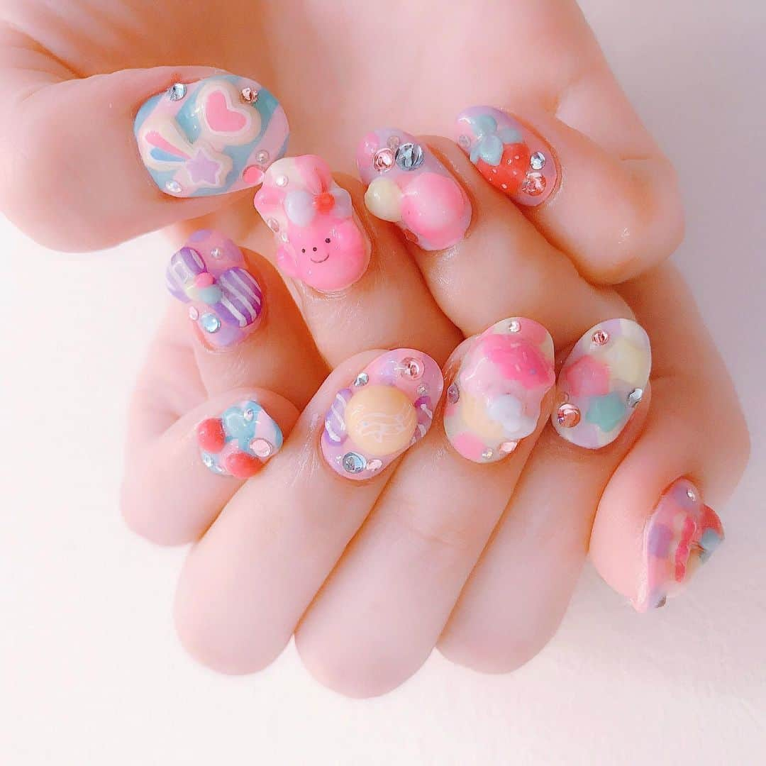 なかやまちえこさんのインスタグラム写真 - (なかやまちえこInstagram)「ゆめかわふぁんしー💕 #nail #nails #nailart #ネイル #美甲 #ネイルアート  #clou #nagel #ongle #ongles #unghia #japanesenailart #manucure #네일 #젤네일 #네일아트 #네일리스트 #japanesenails #manicurist #gelnails #ゆめかわ #ゆめかわいい #ゆめかわネイル #ゆめかわいいネイル #kawaii #kawaiinails #ファンシーネイル #fancynails #松嵜麗 さん」9月21日 17時15分 - chiekonakayama