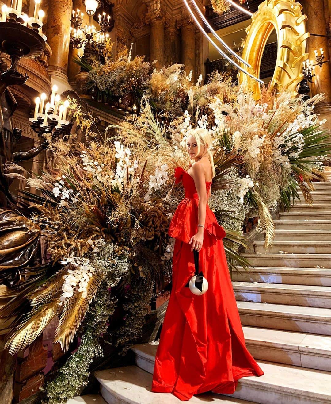 ヤナ・ルドコフスカヤさんのインスタグラム写真 - (ヤナ・ルドコフスカヤInstagram)「Chanel night in Opera Garnier ❤️」9月21日 17時23分 - rudkovskayaofficial