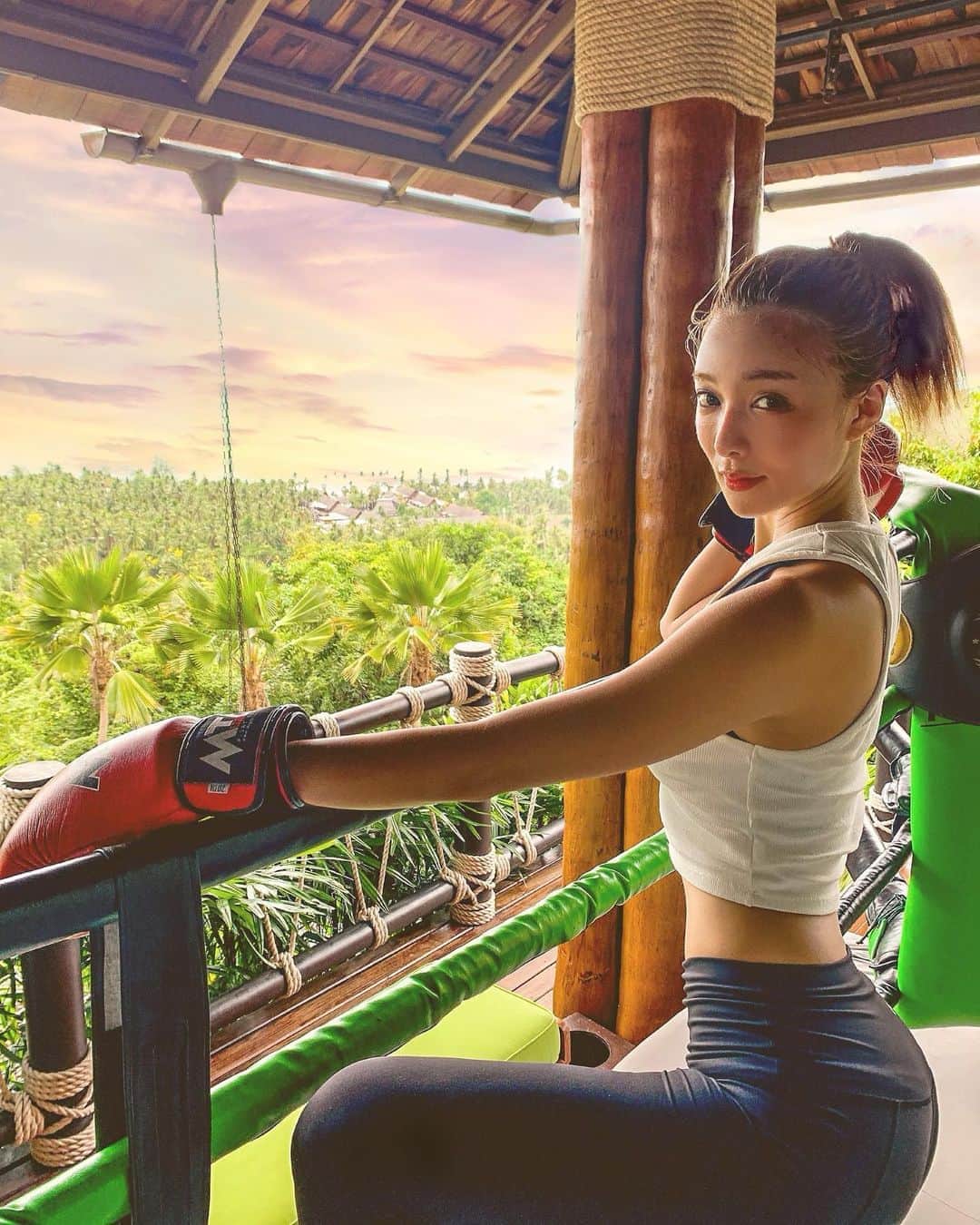 のインスタグラム：「I will spare no effort to keep improving my beauty. Even if I ’m on a fun trip. - #mymotivation  #beautyaddicts#thisismylife#travellifestyle#resortlife#resortlifestyle#muaythai#muaythaifitness#muaythaigirl#fitnesstime#boxercise#มวยไทย#การออกกำลังกาย#ムエタイ#ボクササイズ#ボクシング#健康美」