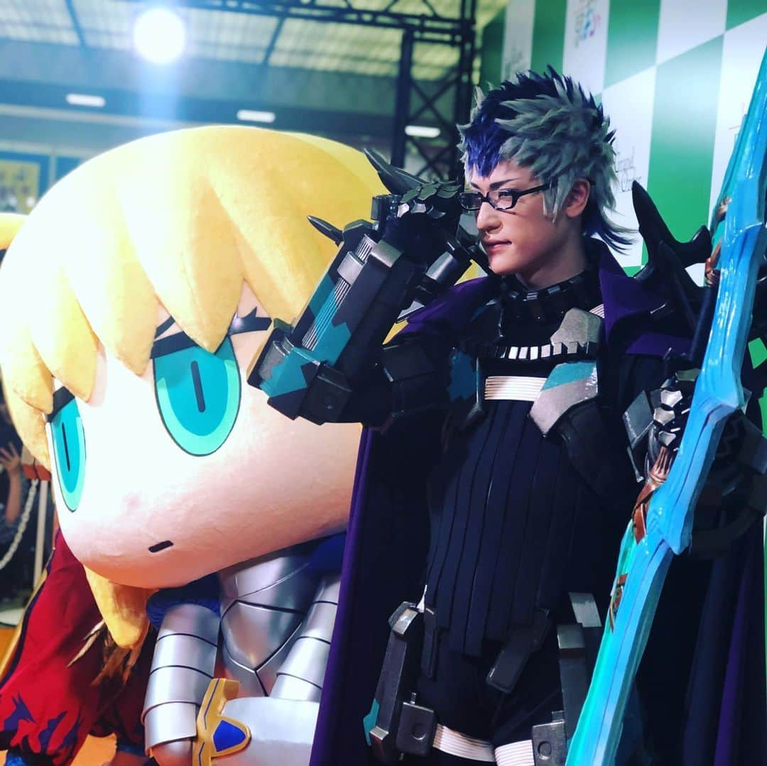 霜月紫さんのインスタグラム写真 - (霜月紫Instagram)「京まふ シグルドのコスプレイヤーしてました！ ステッカー配布と撮影会ステージ明日もあります！  #京まふ #FGO #シグルド」9月21日 17時33分 - yukarishimotuki