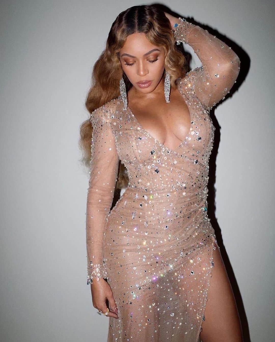 Galia Lahavさんのインスタグラム写真 - (Galia LahavInstagram)「QUEEN B | Our muse @beyonce wearing a custom dress that was created especially for her for the Oscars gold party #GLFashion #QueenB Styled by @zerinaakers」9月21日 17時42分 - galialahav