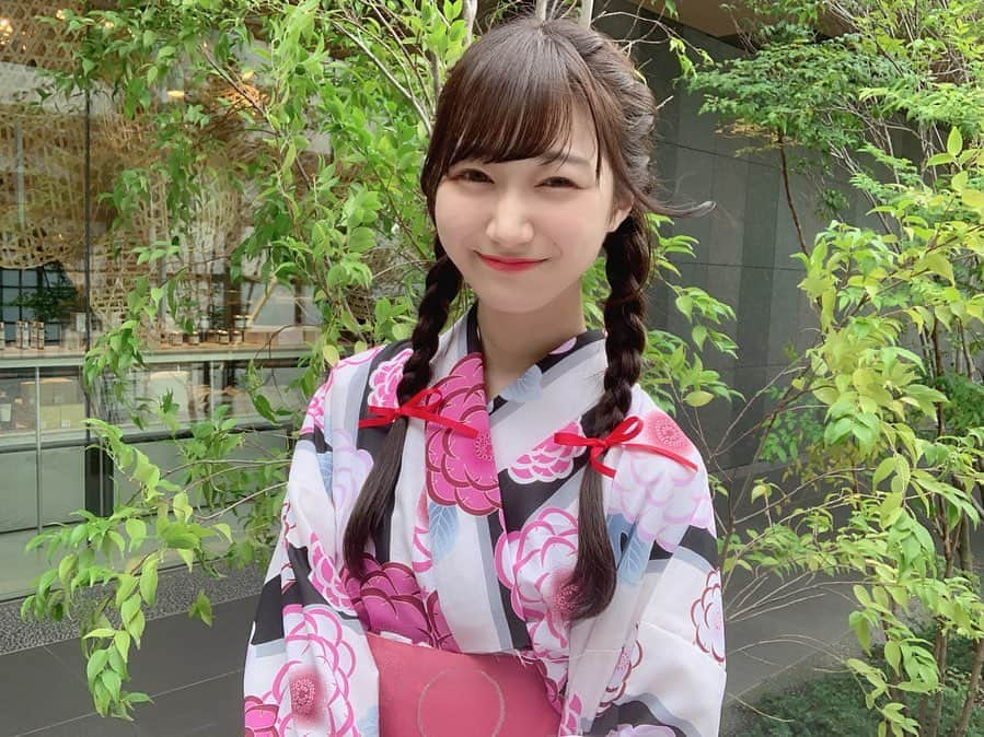 阪上晴香のインスタグラム：「また着物着たいなぁ👘💕 髪型とかもいろんなアレンジしたりして着たいなぁ💭❤️ フォロワーさん3000人ありがとうございます👼🏻💗 ・ ・ ・ #着物 #梨花和服 #きもの #みつあみアレンジ #みつあみ #三つ編みアレンジ #三つ編み」