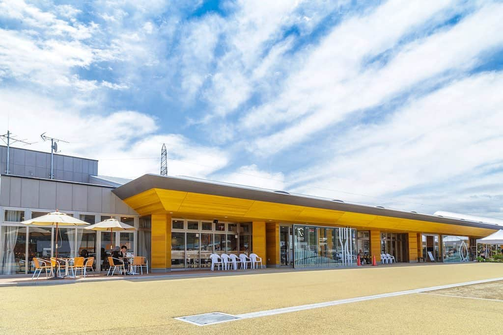 福島県さんのインスタグラム写真 - (福島県Instagram)「来て！ 道の駅 国見 あつかしの郷 宮城県に隣接する国見町の国道4号線沿いに2017年にオープンしました。地元農産物直売所やレストラン、カフェのほか、県内初の宿泊施設も併設された〝泊まれる〟道の駅です。 #国見町 #道の駅 #福島 #ふくしま #ふくしまからはじめよう #来て  #futurefromfukushima #fukushima #art_of_japan #instagramjapan #japan_of_insta #fukushimatrip #insta_fukushima #special_trip #traveljapan #japantrip」9月21日 18時13分 - realize_fukushima