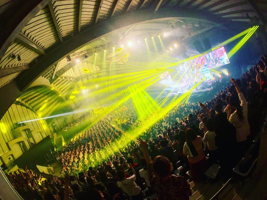 back number ツアー「ミラーボールとシャンデリア」のインスタグラム：「#NOMAGICTOUR2019 #backnumber」
