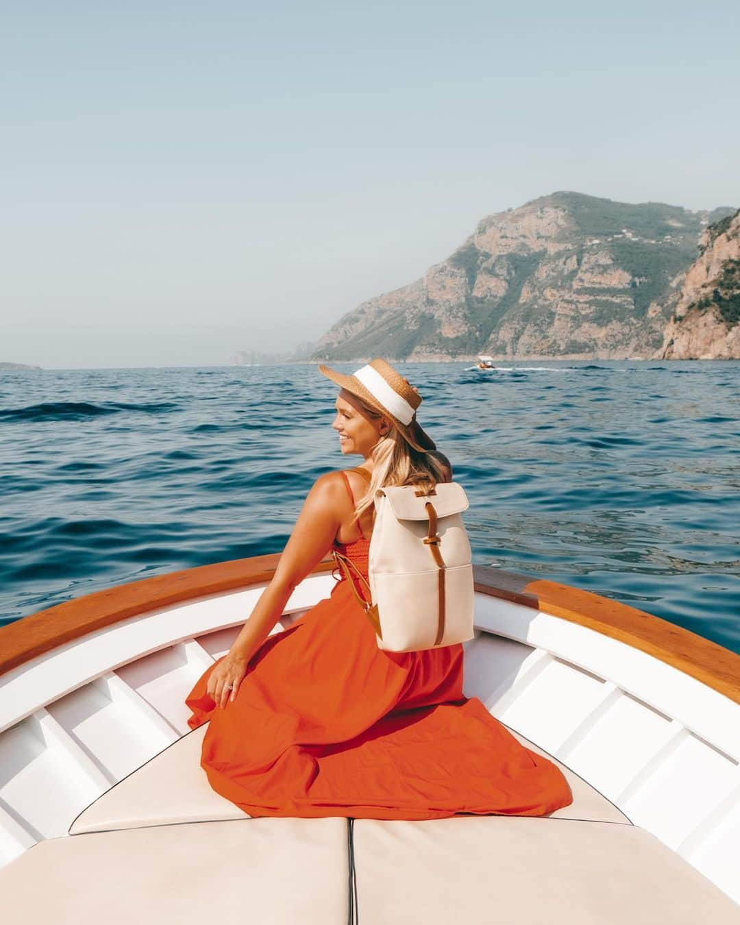 Kapten & Sonさんのインスタグラム写真 - (Kapten & SonInstagram)「'Happiness is crystal clear ocean water!' 🌊 @lovehardtraveloften takes our stylish Copenhagen Beige Brown! #bekapten #kaptenandson⠀ .⠀ .⠀ .⠀ #ocean #sea #adventures #adventureseeker #travelling #travelgram #traveladdicted #passportpassion #ootdfash」9月21日 18時23分 - kaptenandson