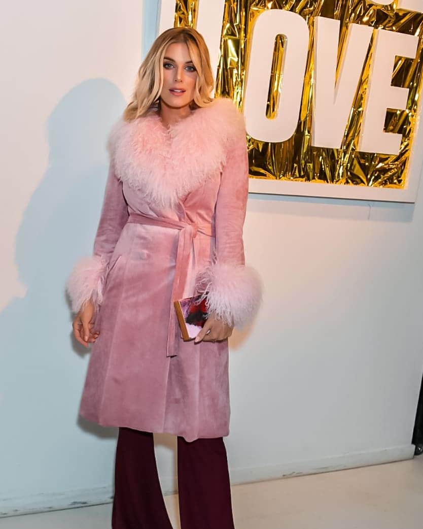 Ashley Jamesさんのインスタグラム写真 - (Ashley JamesInstagram)「Just a coat appreciation post for this @charlottesimone coat I borrowed the other day. It reminds me of a brown one I had at school that belonged to my godmother. I wore it everywhere even though everyone else was in rugby shirts and more practical clothing for the Lake District. 😂 It's even nicer in pink, thanks for letting me wear it. 🥰 [PS: I'm going to do a proper post on it soon when I get a good pic in my fave T-SHIRT, but this photo is from the @helprefugeesuk LFW party, and @charlottesimone and so many other awesome designers have created their own #chooselove t-shirts which are available on ASOS. All profits go to @helprefugeesuk to support people who have been displaced by conflict, persecution and climate change.]」9月21日 18時31分 - ashleylouisejames
