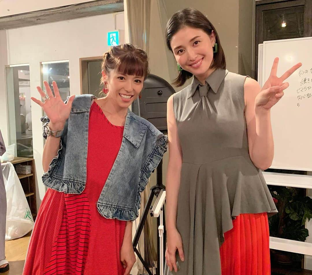 橋本マナミさんのインスタグラム写真 - (橋本マナミInstagram)「23日朝９時１１分から　#テレビ東京　#あちこちオードリー　だよ😊同い年、辿ってきた芸歴も違う　#若槻千夏　さんのトーク力に感服でした🤣 #オードリー　#橋本マナミ 衣装は　@belle_official.jp」9月21日 18時32分 - manami84808