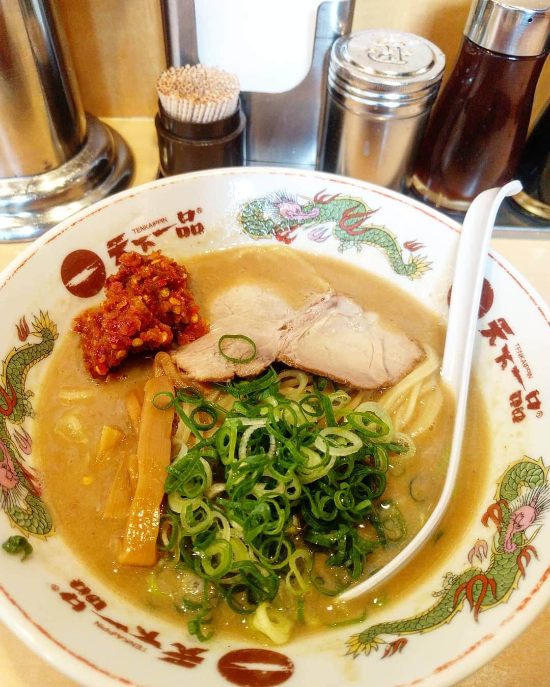 越中睦士のグルメインスタ