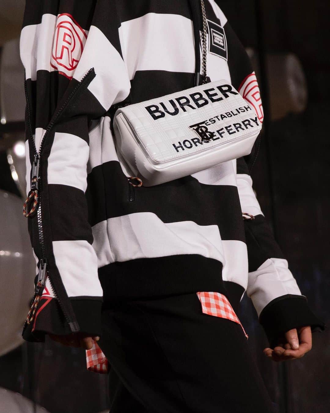 のインスタグラム：「Our quilted #LolaBag walks the #Evolution runway, layered upon sports-inspired rugby stripes and exaggerated zips . #BurberrySpringSummer20 #BurberryShow #LFW #ThomasBurberryMonogram」