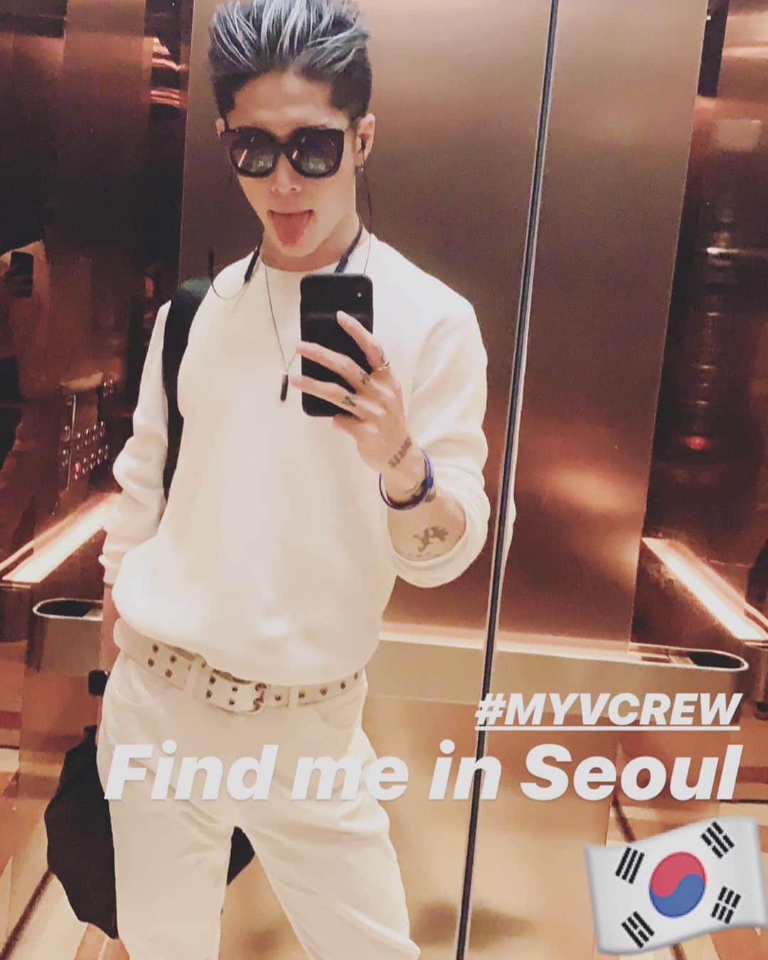 雅-MIYAVI-さんのインスタグラム写真 - (雅-MIYAVI-Instagram)「Having a fan club event in Seoul 🇰🇷 こちら、ファンクラブイベントで韓国に来ています。観光＆ディナー（エステ？）そして、謎のかくれんぼ（笑）など、皆でワイワイやっています！🚌🍽🥂💆‍♀️日本ではキスマイの皆との #FREEZE 放映されたと聞きました！沢山の反響いただいています。ありがとう！またどこかで演れるといいね！🎸🎸⚡️🤘🏻#MYVCREW #MIYAVI」9月21日 18時37分 - miyavi_ishihara