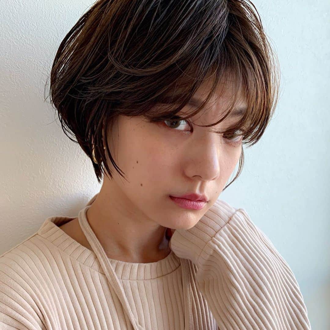 石川瑠利子のインスタグラム：「. . この時のメイクは👀💕 @lpdgem.official のep-01 ベーシックブラウン @narsissist の5314 NOUMEA @shiro_japan のジンジャーリップスティック9107💄 . . 全て使いやすい色味でヘビロテです🙆🏻‍♀️❤️ . . #cosmetics #makeup #lpdgem #narsissist  #shiro #instabeauty」