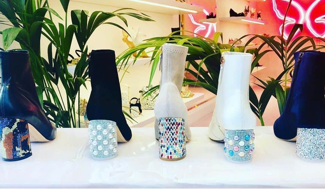 SOPHIA WEBSTERさんのインスタグラム写真 - (SOPHIA WEBSTERInstagram)「The Bootcamp line-up is ready for you to take your pick! 💕  Head into @SophiaWebsterBoutiques - Sloane Avenue to find your perfect heel detail and sparkle 💎#SophiaWebster #SophiaWebsterBoots」9月21日 18時39分 - sophiawebster