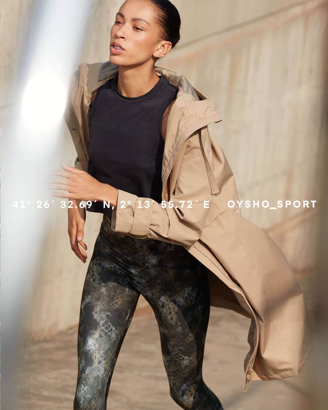 Oyshoさんのインスタグラム写真 - (OyshoInstagram)「Double S - Street Style.  Mix your styles and find you perfect outfit - oversize parka w/ printed leggings.  #OyshoSport #urbancode #streetstyle」9月21日 18時43分 - oysho