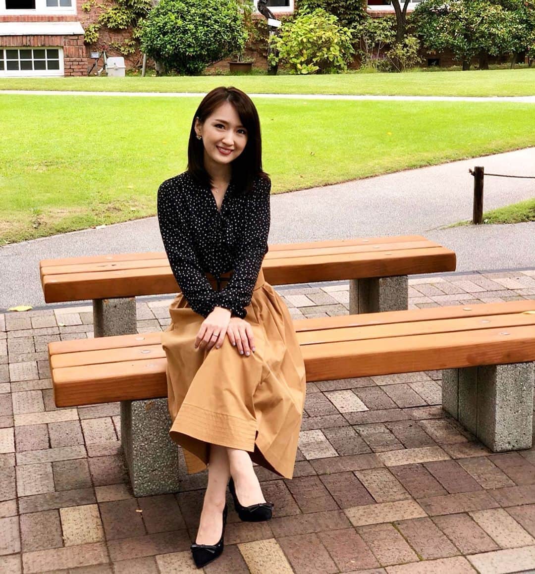 花岡維生のインスタグラム：「👠chay collections by DIANA chayさんの〝好き〟が詰まったDIANAの新コレクション♡ @dianashoespress  大人可愛いデザインが、コーディネートにさりげなく女性らしさをプラスしてくれるので、今一番お気に入りの靴🥰 歩きやすく疲れにくいところも嬉しい🙆‍♀️🧡 ＊ #ダイアナ #diana #chayxdiana #chay_collections_by_diana #秋コーデ #お仕事コーデ #shoes #👠 #coordinate #ootd #ootdfashion #今日のコーデ #オフィスコーデ #コーディネート #プチプラコーデ」