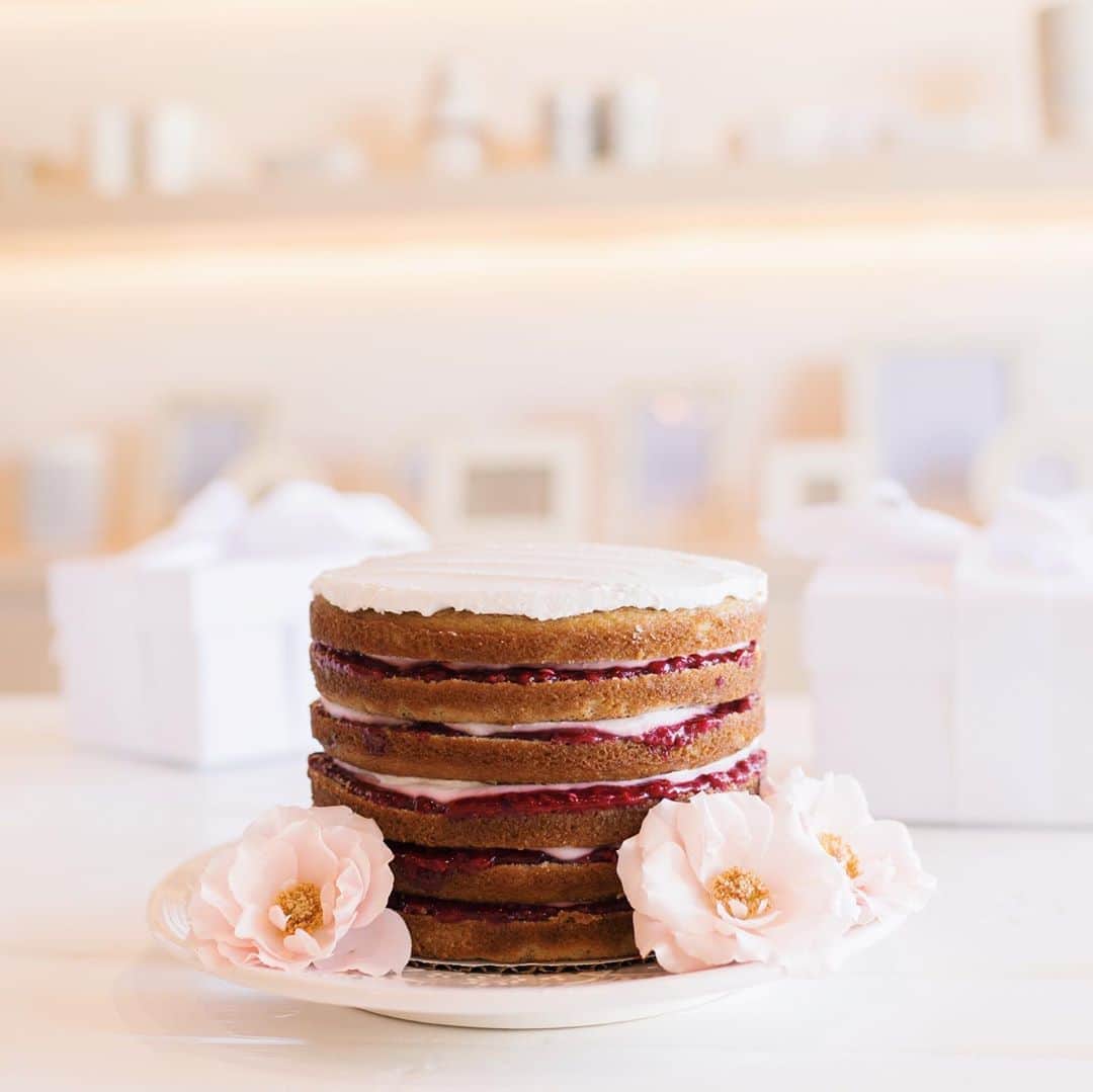 ローレン・コンラッドのインスタグラム：「Happy 1st Birthday to our @thelittlemarket store! I can’t believe it’s been a whole year since we opened our doors! Thank you to everyone who has supported us over the years 😊xo」