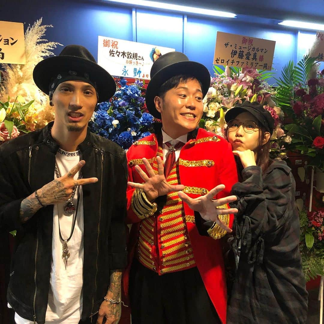 エハラマサヒロさんのインスタグラム写真 - (エハラマサヒロInstagram)「ミュージカルマン2日目😁  #塚本高史のギターのうまさ爆裂にカッコいい #その前にノーマルにカッコいい #ミュージカル天才執事ジーヴスで一緒だった入来茉里ちゃんとミュージカル愛の唄を歌おうで一緒だった柄本時生が来てくれてカッコいい #SCANDALのTOMOMIちゃんやcoldrainのRxyxoさんや神谷玲子ちゃんサワミオリちゃんだいじさん名越涼子ちゃん祥子ちゃん射駒タケシさんまでもうみんな来てくれてカッコいい」9月22日 4時23分 - eharamasahiro