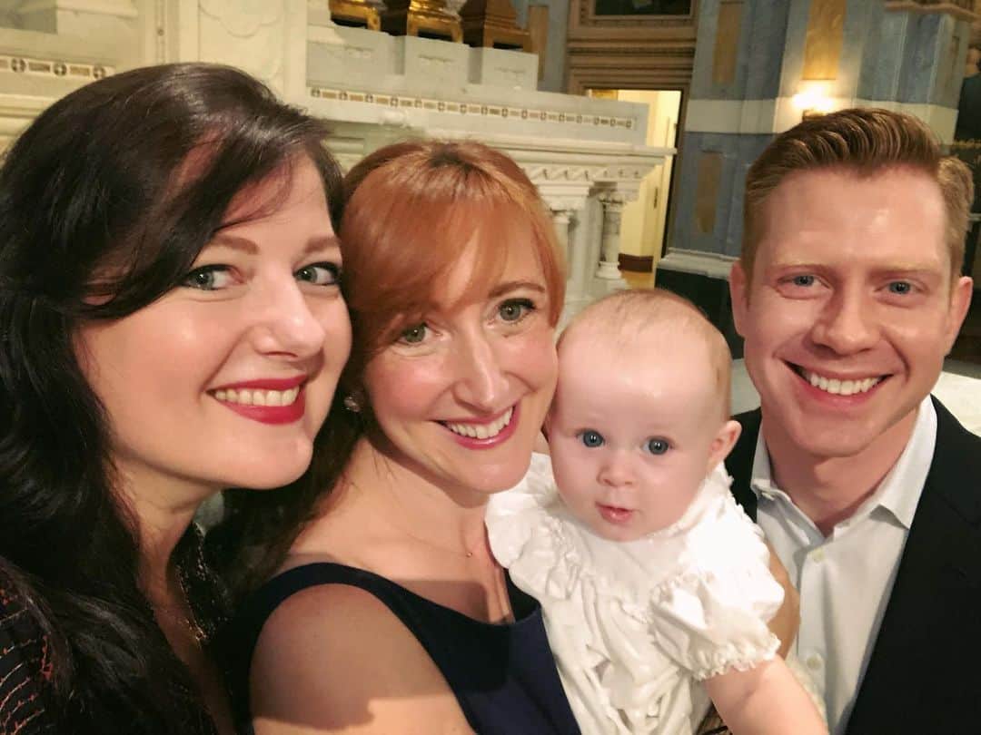 ズザンナ・シャコフスキーのインスタグラム：「@theseandooley and I are official #godparents of little John Alvin 💕」