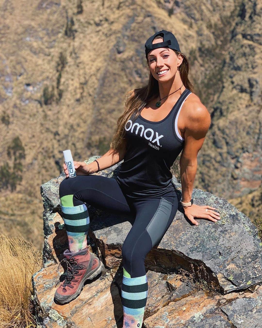 Janna Breslinさんのインスタグラム写真 - (Janna BreslinInstagram)「🇵🇪⛰ Hiking miles through the Peruvian mountains everyday the past week has been amazzz but the body is feeling a little rough 😖 I bring my roll on @cryofreezecbd EVERYWHERE with me to keep me going and pain free. CryoFreeze helps block pain receptors, lessens inflammation, improves my muscle/joint flexibility, and works SO fast 💪🏻🤓 Save 20% with “JANNA20” at check out. #ad #omaxhealth #lifetothemax #health #fitness」9月22日 5時01分 - jannabreslin