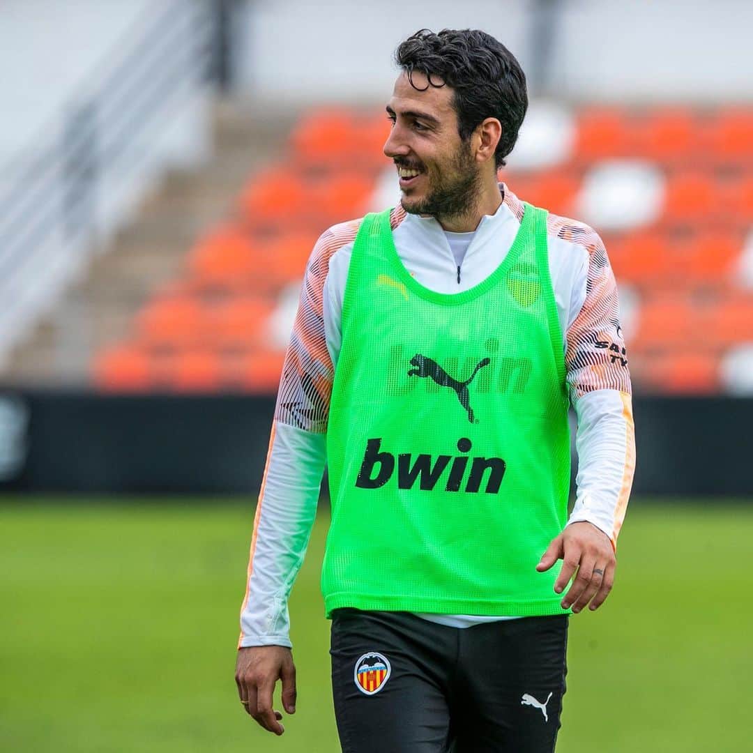 ダニエル・パレホのインスタグラム：「Mañana nos vemos en Mestalla. Mañana necesitamos a Mestalla. Mañana nos dejaremos la piel en Mestalla. #AmuntSempre ⚽️🦇」