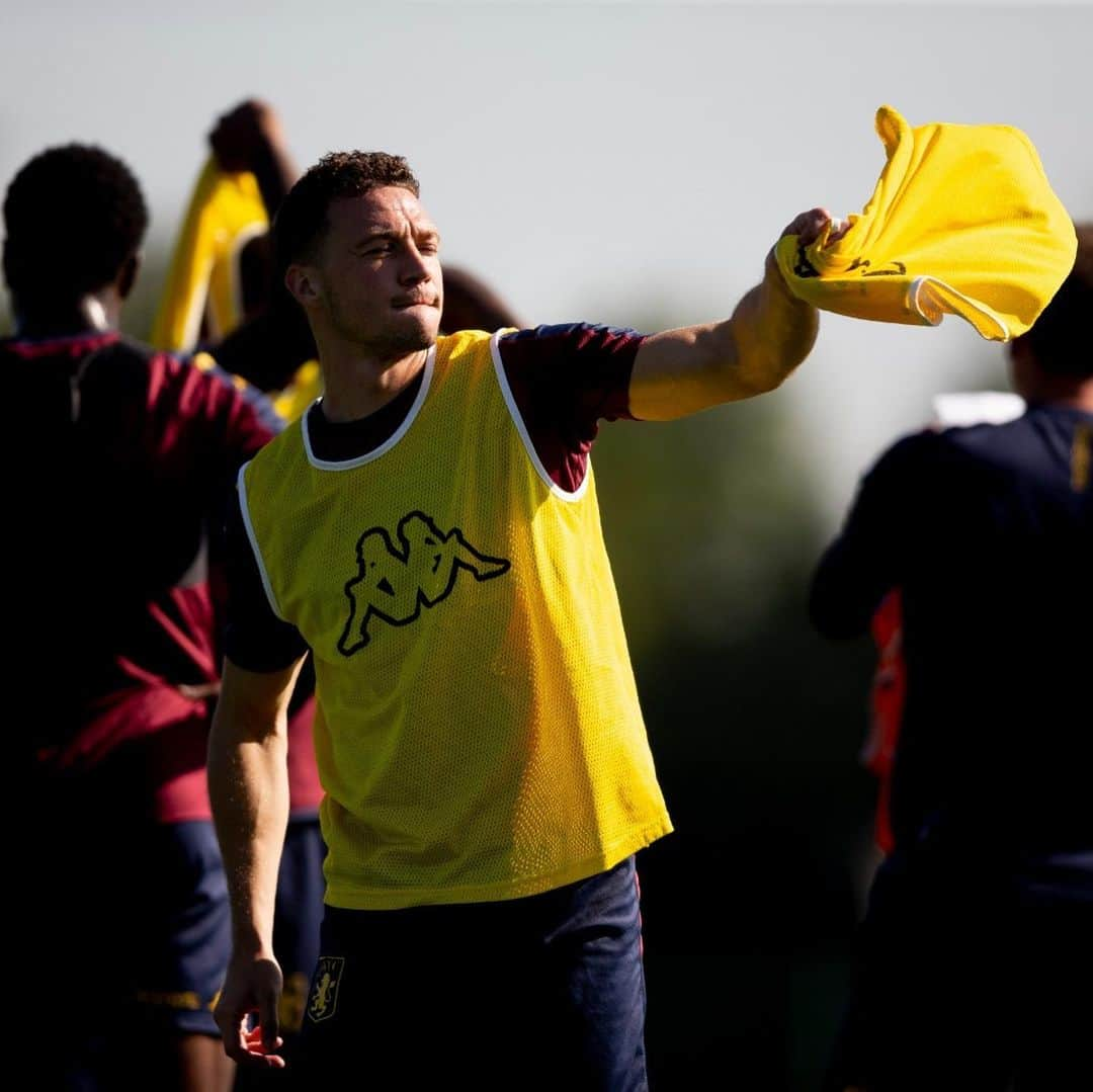 ジェームス・チェスターさんのインスタグラム写真 - (ジェームス・チェスターInstagram)「Great week on the training field. Feeling fit. Good luck to the lads tomorrow 🦁 #avfc #UTV.」9月22日 5時21分 - jameschester23