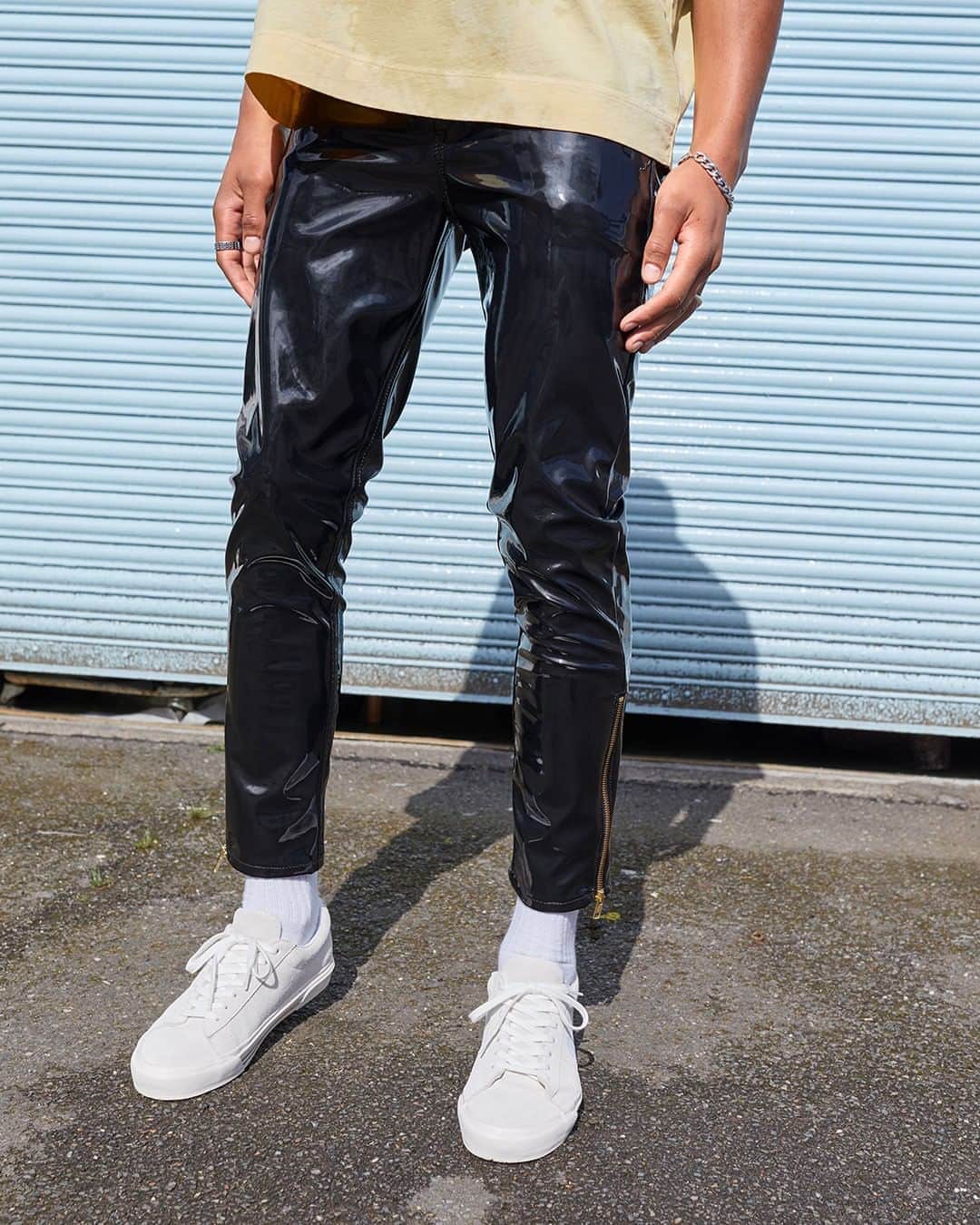 ASOSさんのインスタグラム写真 - (ASOSInstagram)「It's officially pleather weather ⛅️ 🔎ASOS DESIGN 'Stefan' skinny jeans in black vinyl with zip hem (1325615)」9月22日 5時25分 - asos