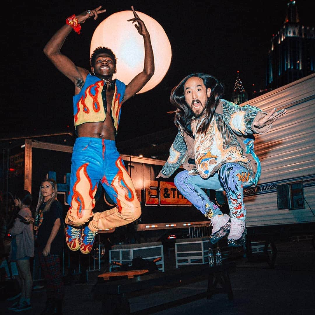 スティーヴ・アオキさんのインスタグラム写真 - (スティーヴ・アオキInstagram)「#aokijump #1014. The Aoki x @lilnasx  jump. @iheartfestival Las vegas Sept 2019」9月22日 5時27分 - steveaoki