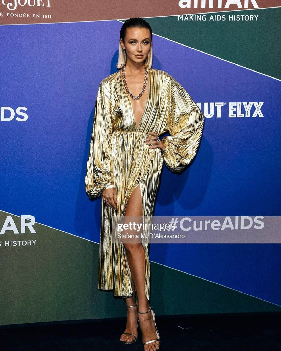 Nataly Osmannさんのインスタグラム写真 - (Nataly OsmannInstagram)「Happy to join the 11th annual @amfAR Gala Milano tonight! While the organization has made extraordinary progress in the fight against #AIDS, nearly 37 million people worldwide are still living with #HIV. At the moment #amfARMilano has raised over $14 million for #amfAR’s lifesaving research. I invite you to join me in helping #amfAR raise awareness and make strides in the mission to #CureAIDS. Please follow the link in my bio to learn how you can help. Let’s make the world a better place together. Wearing @kalmanovich_studio @pomellato  Muah @anna_korn @hairstylistmilano  Счастлива присоединиться к 11-му ежегодному вечеру amfAR Gala Milano! Несмотря на то, что организация уже добилась больших успехов в борьбе со СПИДом, почти 37 миллионов человек во всем мире все еще живут с ВИЧ. На данный момент #amfARMilano собрал более 14 миллионов долларов на исследования по спасению жизни. По ссылке в моем профиле вы можете узнать, как помочь.」9月22日 5時36分 - natalyosmann