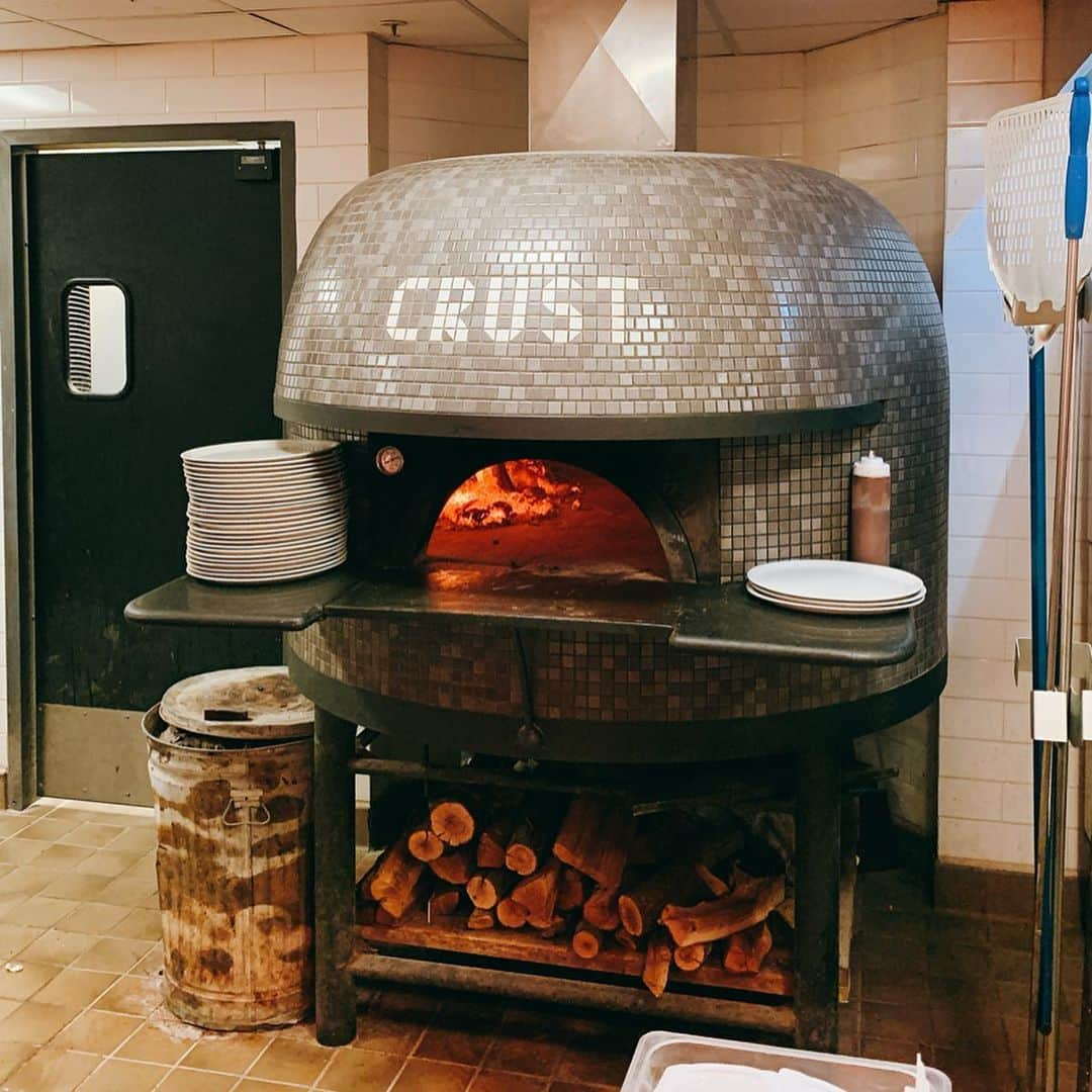 西野沙瑛さんのインスタグラム写真 - (西野沙瑛Instagram)「- - 📍CRUST @guam_crust_jp  グアムに美味しいイタリアンがあったなんて、、🍕❤︎ 窯で焼いたピザはやっぱり美味しい！ デザートには、アップルシナモンピザ食べたよ😝❤️ どこへ行っても美味しいご飯はテンション上がる❤︎☺️ - #artisancrafted #LoveTheCraft #ゴルフ女子 #ゴルフ男子 #ゴルフコーデ #スポーツ女子  #ゴルフウェア #スポーツ #golf #골프 #골프스타그램 #골프장 #라운드#golfstagram #golfswing #instaguam_cp #guam #グアム #グアム女子旅 #女子旅 #旅ジョ #グアム旅 #海外旅行 #リゾートゴルフ #海外ゴルフ #ゴルフ旅行」9月21日 20時39分 - sae_golf