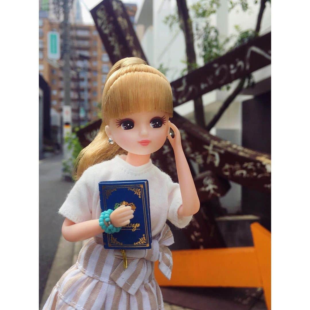 リカちゃんさんのインスタグラム写真 - (リカちゃんInstagram)「I read a book at the park☆ 今日は公園で読書したよ☆ 自然に囲まれたところで本を読んだら、とっても癒されたの♪ もっと涼しくなったら公園でピクニックもしたいわ☆ みんなはこの秋、どんなことをしてみたいかな？♡ #リカちゃん #fashion #ootd #hairstyle #licca #liccadoll #japanesedoll #japan #girl #instadaily #instagood #instagramjapan #instagram」9月21日 20時41分 - bonjour_licca