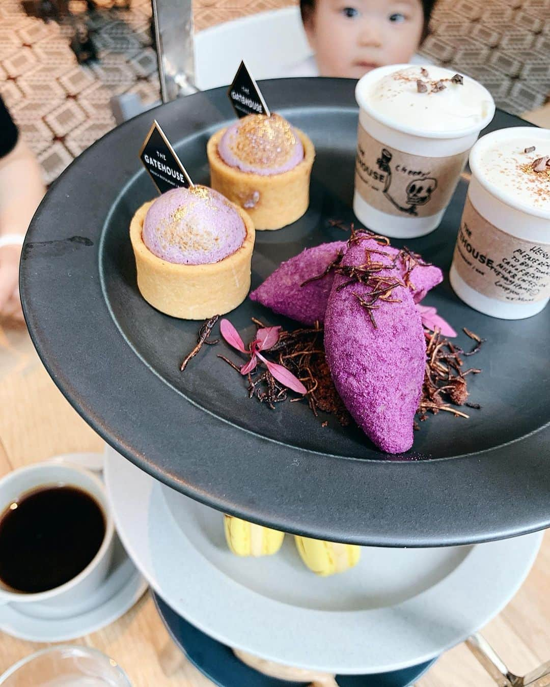 小西翼さんのインスタグラム写真 - (小西翼Instagram)「. もえと @the_gatehouse の afternoon tea 🤤☕️ 美味しくて、オムツ代もあって ベビーチェアもあるから名古屋 に来てから何度も行ってる、、、🧡 . 全部美味しかった〜✨ カプチーノ風ティラミスと たっぷり野菜のブリトーが特に好き🌯 量も丁度いい感じで秋仕様 なのがめっちゃ可愛いかった🍠 . #gatehouse#afternoontea #秋#名古屋#安定 で#スコーン も #最高でございました」9月21日 20時49分 - tucha_k