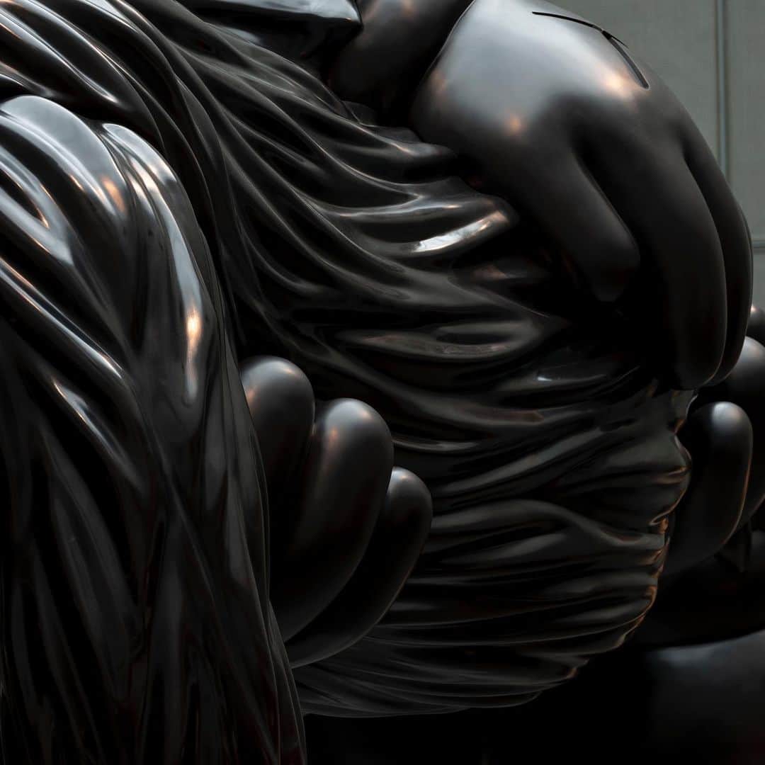 KAWSONEさんのインスタグラム写真 - (KAWSONEInstagram)「GONE, 2019. Commissioned by the National Gallery of Victoria. #KAWSNGV #KAWS #bronze Photo: @jontywilde」9月21日 20時50分 - kaws