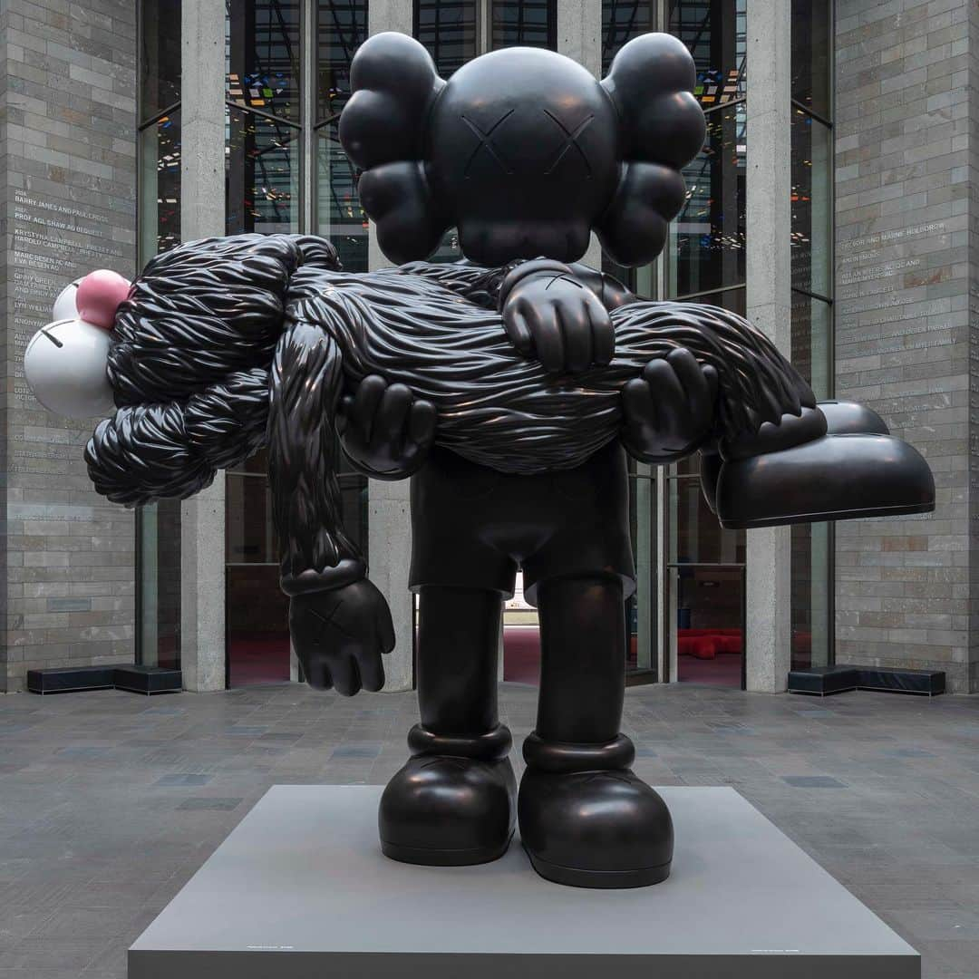 KAWSONEさんのインスタグラム写真 - (KAWSONEInstagram)「GONE, 2019. Commissioned by the National Gallery of Victoria. #KAWSNGV #KAWS #bronze Photo: @jontywilde」9月21日 20時50分 - kaws