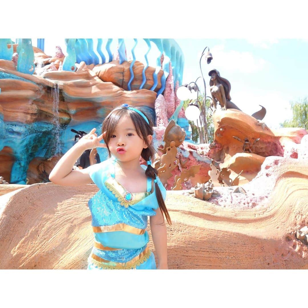 Saraさんのインスタグラム写真 - (SaraInstagram)「. Disney Sea♡ . 前回の投稿に続き、 アラビアンコースト以外の ちびっこジャスミン👗 . やっぱりコーヒーカップに 乗ってるときが 一番いい顔する☕️❤️ . #tokyodisneysea #disneysea #disney #ディズニーシー #夢がかなう場所 #ディズニーハロウィン #ディズニーハロウィン2019 #dハロ #dハロ仮装 #アラジン #ジャスミン #aladdin #jasmine #グーフィー #キャラグリ」9月21日 20時58分 - sarasara718