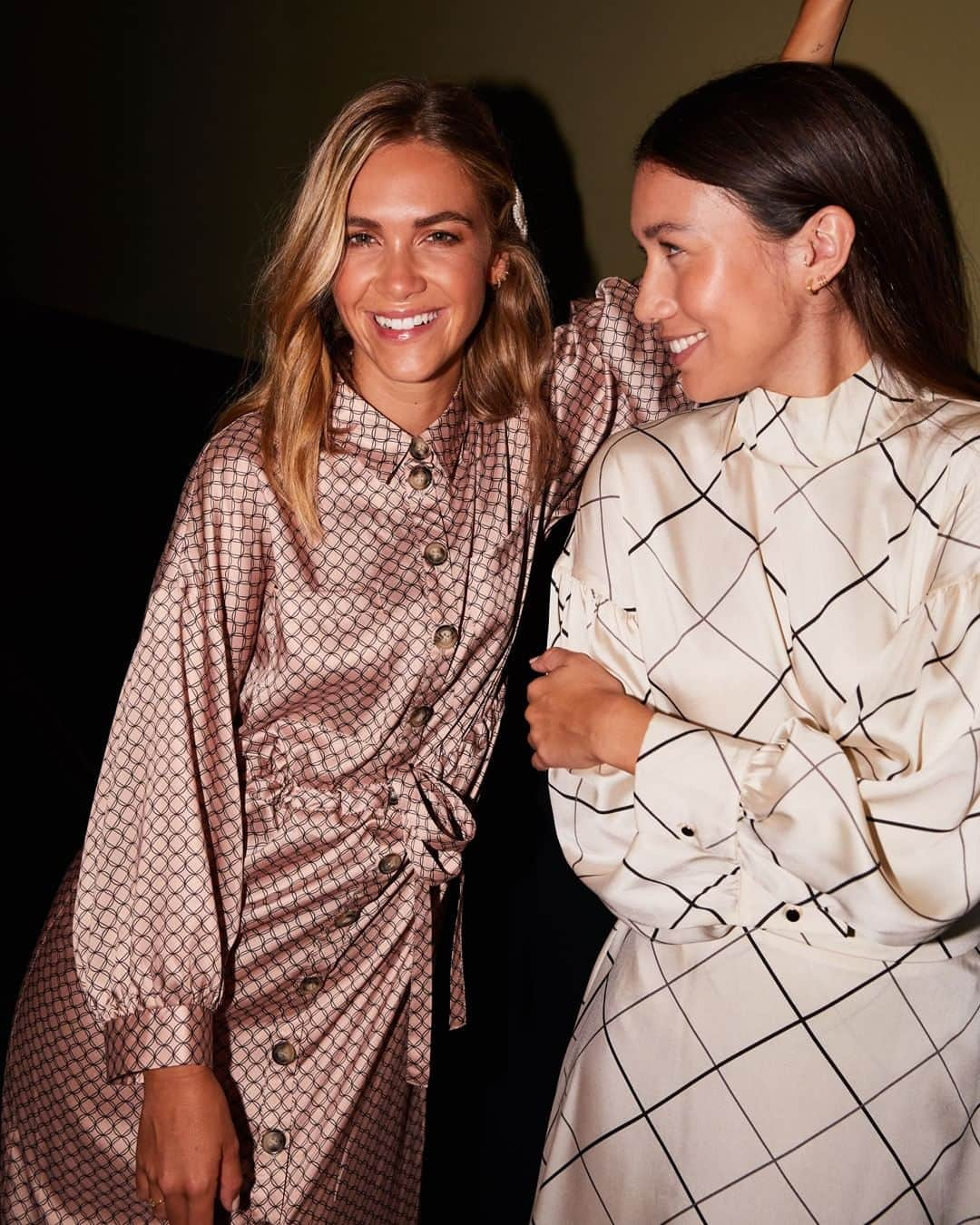 プリマークさんのインスタグラム写真 - (プリマークInstagram)「When you and your friend rock up to the party and realise you nailed the dress code 🙌 @melissavillarreal @carlotaweberm ❤️ Blouse £12/€16, Skirt £13/€17 (Available in: 🇬🇧🇩🇪🇳🇱🇦🇹🇧🇪🇮🇪🇫🇷🇮🇹🇪🇸🇵🇹), Shirt Dress £18/€20/$23 #Primark #Primark50 #fashion」9月21日 21時00分 - primark