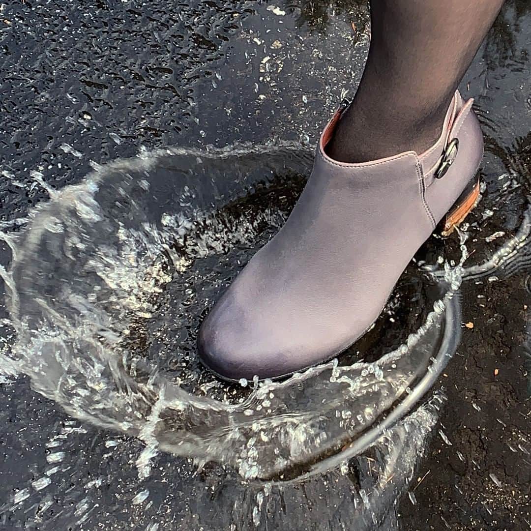 のインスタグラム：「Why should rain boots have all the fun? Shop the Perry now at the link in the bio. . . . #dansko #waterproof #instalove #boots #shoes #danskos #justyourfavorites #instagood #danskostyle #comfort #newshoes #booties #fall #autumn」