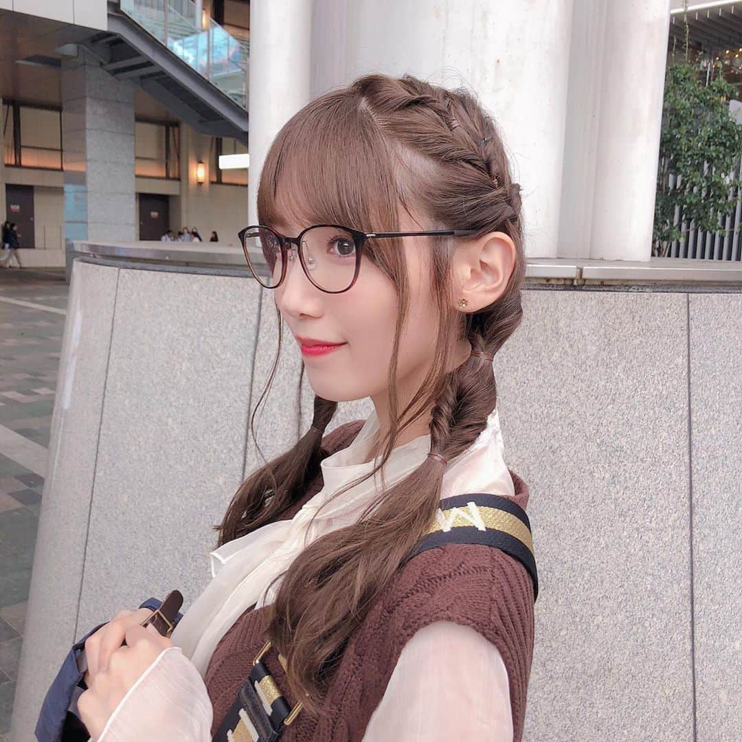 のインスタグラム：「今日は 可愛い髪型にしてもらった😊💕 . お洋服も可愛くてお気に入り😘 . タグ付けしてます🏷 . #ootd #コーデ #fashion #秋服 #ヘザー #heather #ニットベストコーデ」
